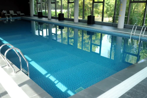 スイミングプールの水は人体にどのような害を及ぼしますか？